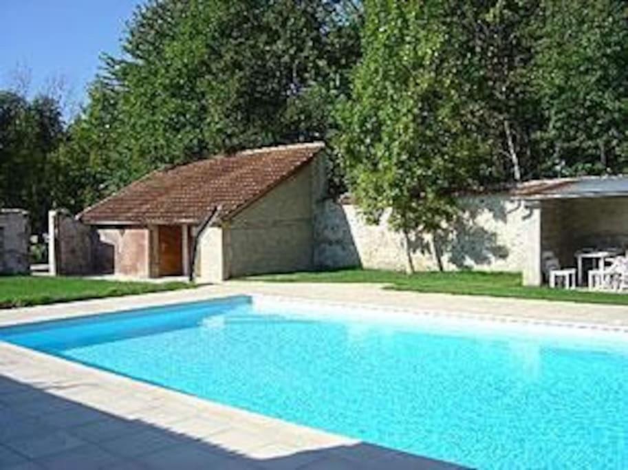 Charming Romantic Tower In Chateau Estate Ocquerre Εξωτερικό φωτογραφία