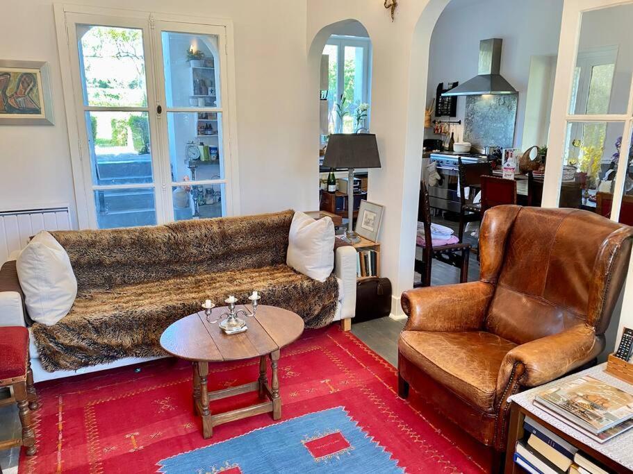 Charming Romantic Tower In Chateau Estate Ocquerre Εξωτερικό φωτογραφία